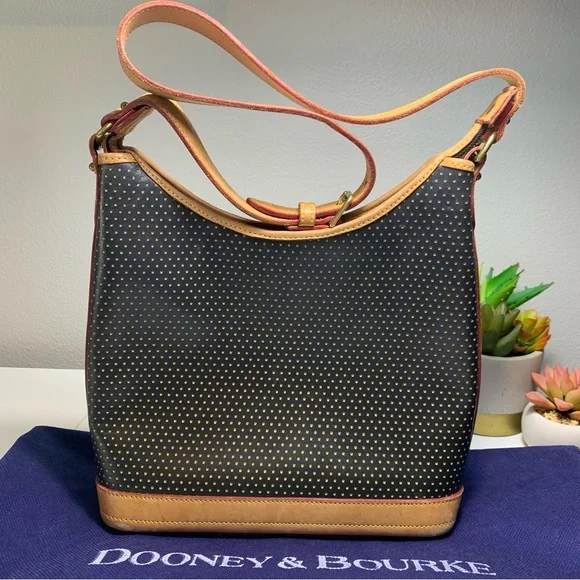 DOONEY & BOURKE | Vintage Shoulder Bag - Picture 3 of 17